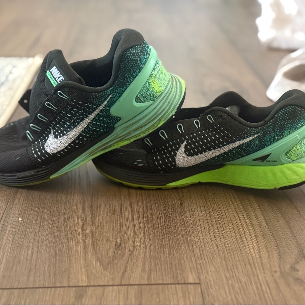 Women’s Nike shoes